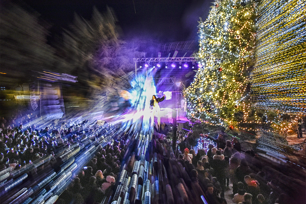 Γεμάτη λάμψη, μουσική και μαγεία η φωταγώγηση του Χριστουγεννιάτικου Δέντρου στη Σιάτιστα